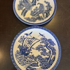 どこか懐かしい大皿の画像