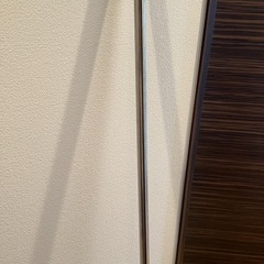 突っ張り棒、電気3つ、突っ張り棚の画像