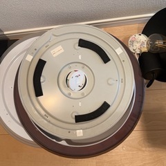 突っ張り棒、電気3つ、突っ張り棚の画像