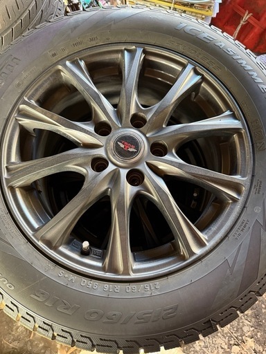 受付終了　16インチ　スタッドレスタイヤホイール付