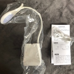 未使用訳アリ　ペン立て付きデスクライトの画像