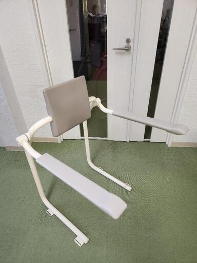 TOTOトイレ用手すり背もたれ付き・肘はねげタイプ  ご家庭はもちろん介護施設等にもピッタリ！