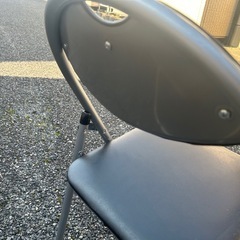 【使用一度のみ‼️】パイプ椅子　黒　折りたたみ　椅子　折り畳み　4つセットの画像