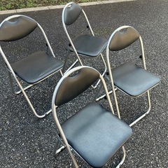 【使用一度のみ‼️】パイプ椅子　黒　折りたたみ　椅子　折り畳み　4つセットの画像