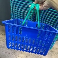 買い物カゴ 青の画像