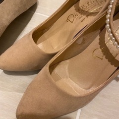 パンプス　ベージュ　茶の画像