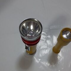 ◆【中古】《懐中電灯・２本組》　　●災害等の御準備に、いくつ有っても便利です。♪　　の画像