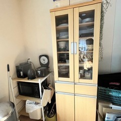 食器棚と3段の棚