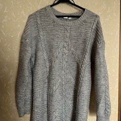 as know asのカーディガンとGAPセーター の画像