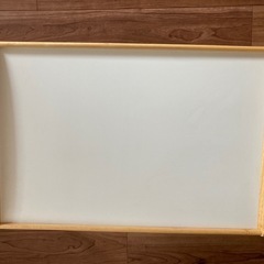 IKEA ベッドテーブルの画像