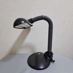 黒いテーブルランプ
