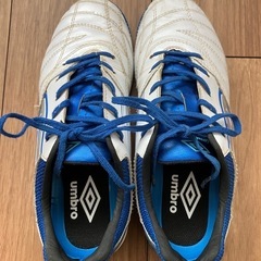 サッカーシューズ　22.5 中敷き未使用 幅広　umbro