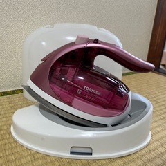 【11/17まで】 TOSHIBA コードレスアイロン ピンク ...