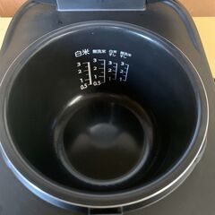 伊勢崎店【現状品】gi11‐13  RC－5XT　IH炊飯器  TOSHIBA  東芝23年製  キッチン家電  最大炊飯容量0.54Ⅼ  黒  ※通電確認済みの画像