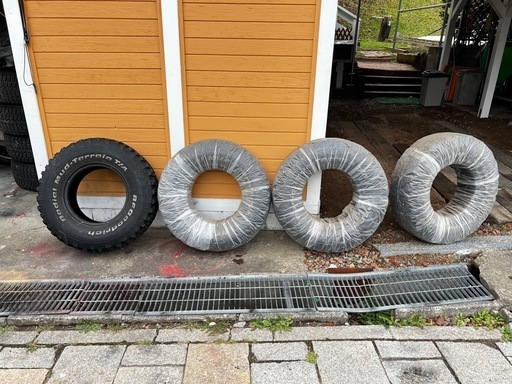 スパイクタイヤ　BF GOODRICH RADIAL MUD-TERRAIN T/A 31X10,50R15LT 109Q ダットラ　D51で使用