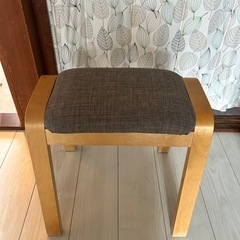杖が掛けられる便利なチェア