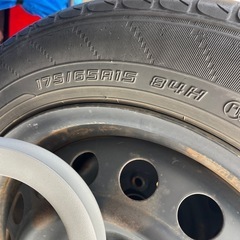 17565r15ノールタイヤ 4本
　の画像
