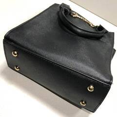 美品　金色金具付き　ハンドバッグ　黒　ショルダーバッグにもなりますの画像