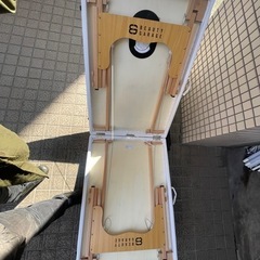 サロン向け折りたたみベッドの画像