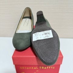 【新品未使用】ヒールパンプス　カーキ(オリエンタルトラフィック)の画像