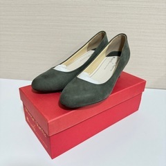 【新品未使用】ヒールパンプス　カーキ(オリエンタルトラフィック)の画像