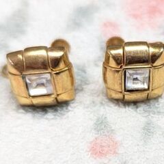 ☆イヤリング　ゴールド系　スクエア　　中古品　