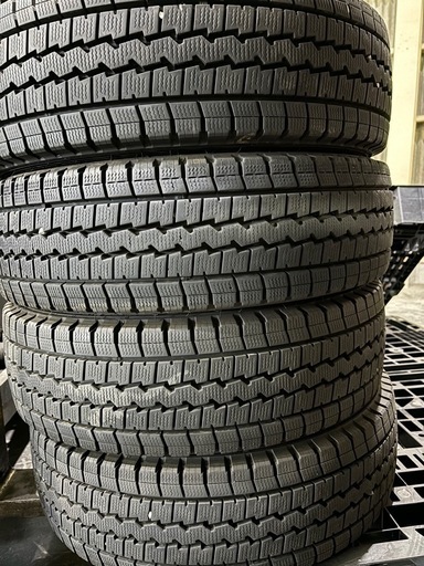 早い物勝ち格安バリ溝ダンロップ175-75-15LTスタッドレスタイヤ