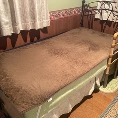 鉄細工がお洒落なシングルベッド