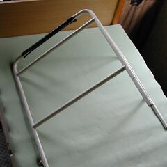介護　♦️起き上がり立ち上がり用ベットの手すり♦️の画像