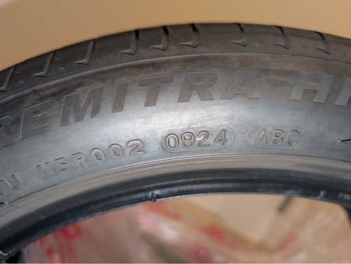 【走行801kmのみ】夏タイヤ4本セット215/45R17