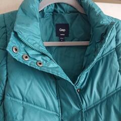 GAP 緑 ダウンベストの画像
