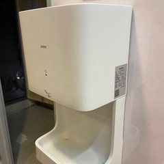 中古品　TOTO ハンドドライヤー　コード無し直結の画像