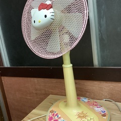 ハローキティ　扇風機　30cmリビング扇の画像
