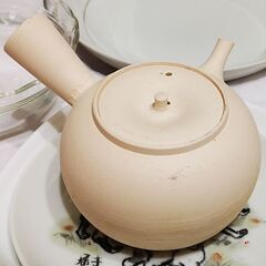 素焼きの急須の画像