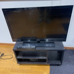 液晶テレビとテレビ台と地デジチューナー