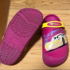 クロックス　公式　カーズ　光る　サンダルの画像