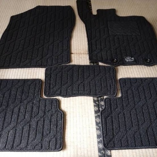 トヨタ　ライズ純正フロアマット