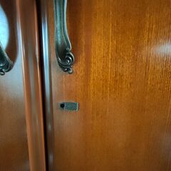 桐　？のタンス　引き取りです。　鍵がなく開けることができません。の画像