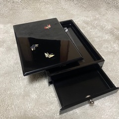 高岡漆器くにもと　引き出し付き小物入れ　蝶の画像