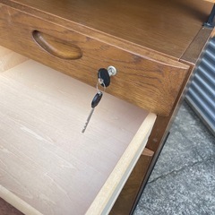 ●カリモク デスクサイド/３段収納●鍵付きの画像