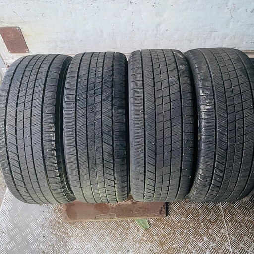 バリ山　BRIDGESTONE ブリヂストン　ブリジストン　VRX3 225/55R17 スタッドレス　タイヤ　2021年製　17インチ