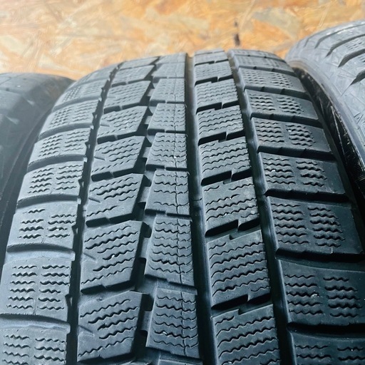 バリ山　DUNLOP ダンロップ　WM01 225/55R17 スタッドレス　タイヤ　2018年製　17インチ