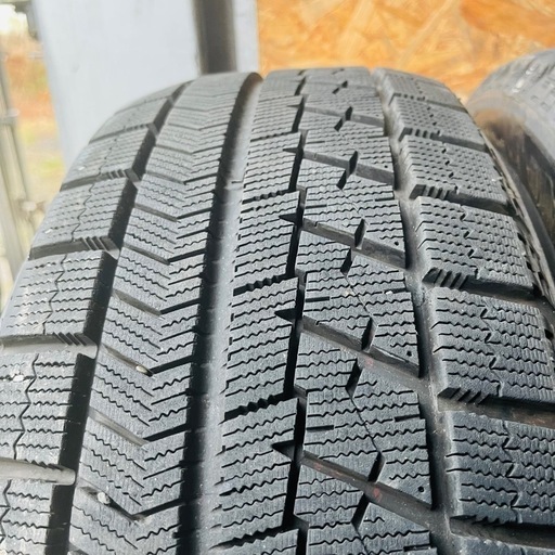 極上タイヤ　BRIDGESTONE ブリヂストン　ブリジストン　VRX 215/60R17 スタッドレス　タイヤ　2017年製　17イ