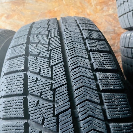 極上タイヤ　BRIDGESTONE ブリヂストン　ブリジストン　VRX 215/60R17 スタッドレス　タイヤ　2017年製　17イ