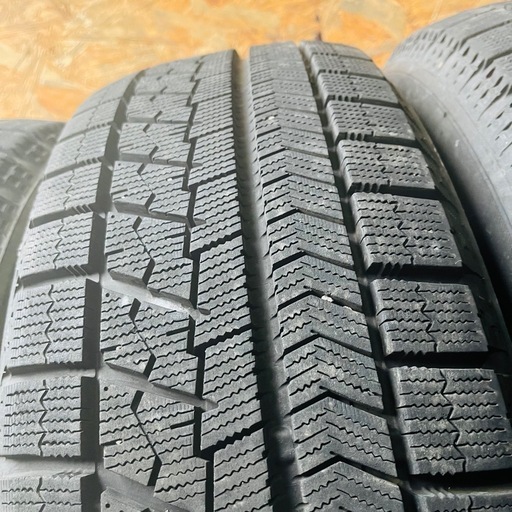 極上タイヤ　BRIDGESTONE ブリヂストン　ブリジストン　VRX 215/60R17 スタッドレス　タイヤ　2017年製　17イ