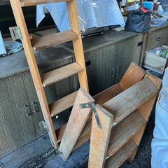 一旦受付中止　ハシゴ階段