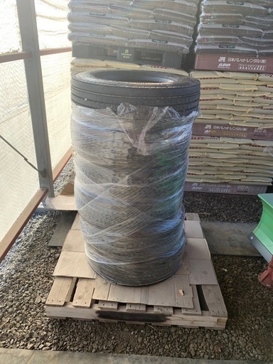 ブリヂストン R225 215/70R17.5 中型トラックタイヤ