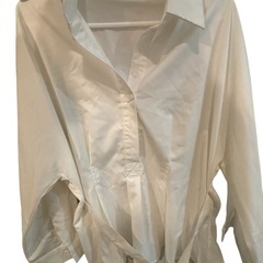 レディース　シャツ　ベルト付き　白