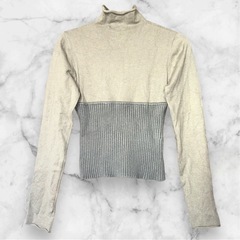 ザラ❤リブ切り替えニット タートルネック　トップス　レディースの画像