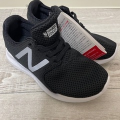 【新品】ニューバランス　スニーカー　キッズ　17㎝　ブラックの画像